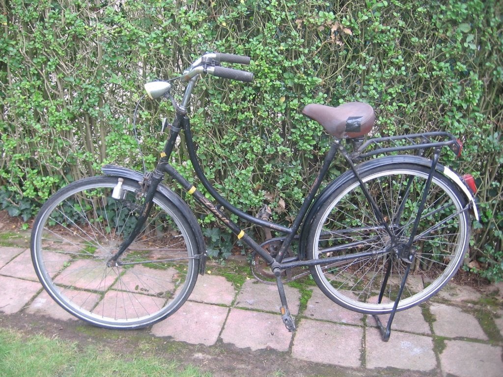 28 inch zwarte oude omafiets zonder versnellingen, Fietsen en Brommers, Ophalen, Terugtraprem, Handrem, 53 tot 56 cm
