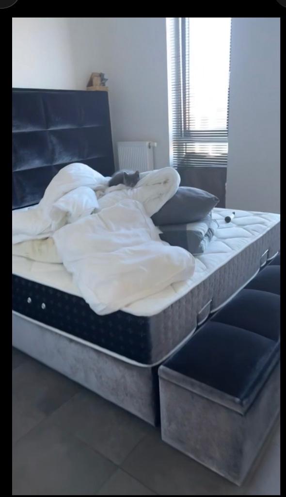Te koop: compleet bed 180x200 met nachtkastjes en voetbank., Huis en Inrichting, Slaapkamer | Bedden, Ophalen, Overige materialen