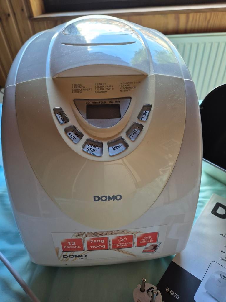 Machine à pain DOMO mélange jusqu'à 1100g, 800 à 1200 grammes de pâte, Enlèvement, Avec minuteur, Plus de 10 programmes