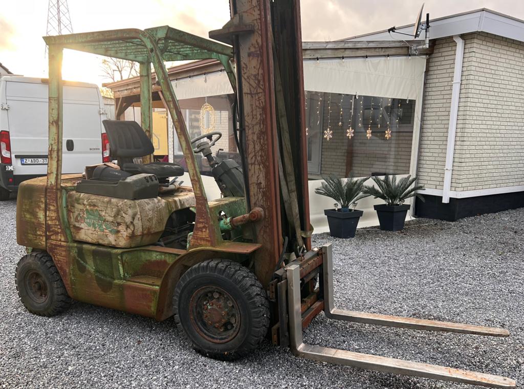 Mitsubishi 2,5 tonnes diesel, Enlèvement, Diesel