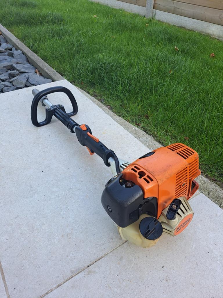 Outil multifonctions à essence Stihl KM100 en bon état, Jardin & Terrasse, Enlèvement, Utilisé, Essence, Stihl