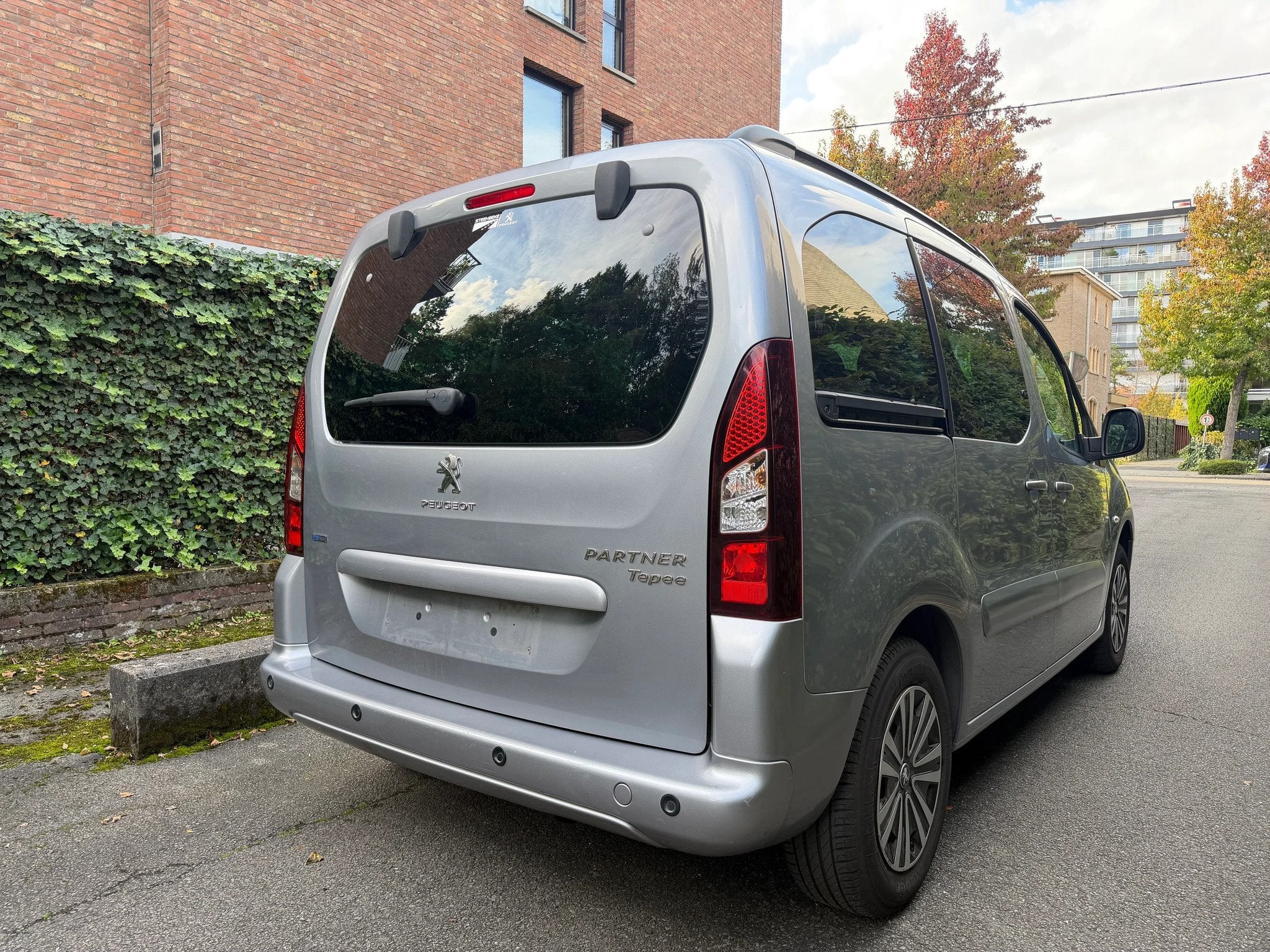 Peugeot Partner STYLE 1.2 benzine 107.000KM - 2018 GARANTIE, Auto's, Gebruikt, 1199 cc, Bedrijf, 5 deurs