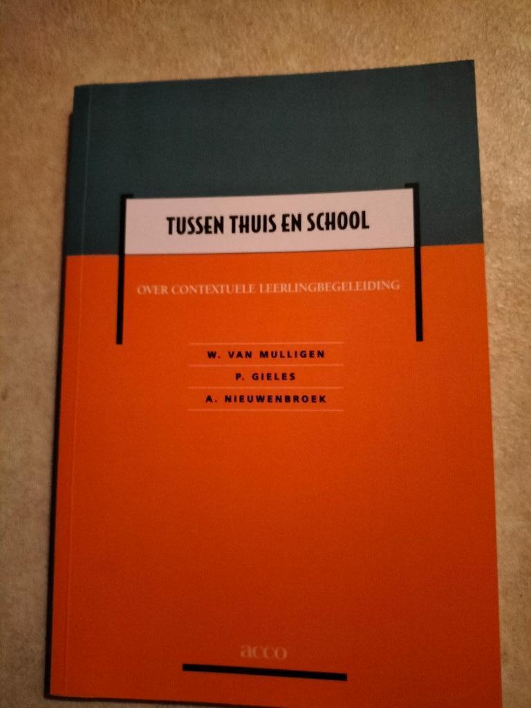 Tussen thuis en school – studieboek, Enlèvement, Comme neuf, Enseignement supérieur
