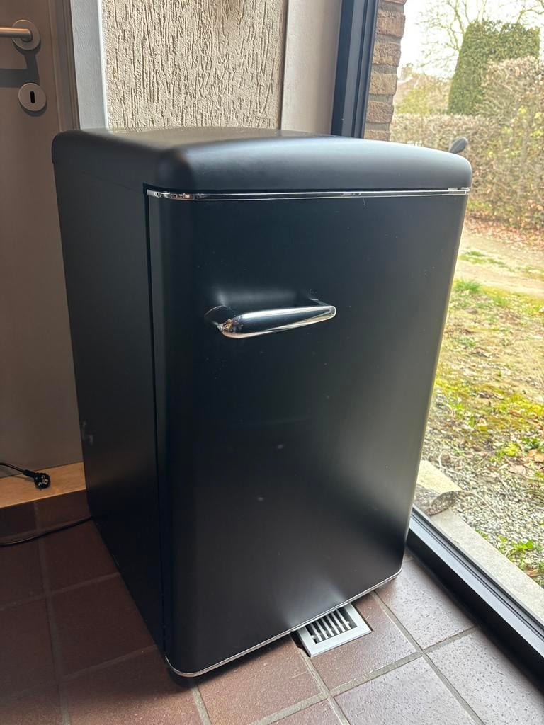 Zwarte tafel model frigo, Ophalen, Zo goed als nieuw