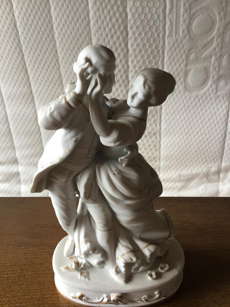 Dansend koppel witte biscuit, Antiek en Kunst, Ophalen