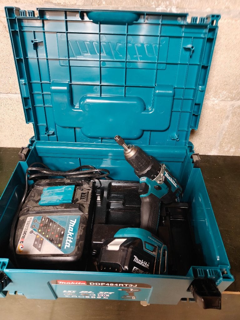 Makita accu schroef boormachine met koffer, Ophalen, Nieuw, Boormachine, Variabele snelheid