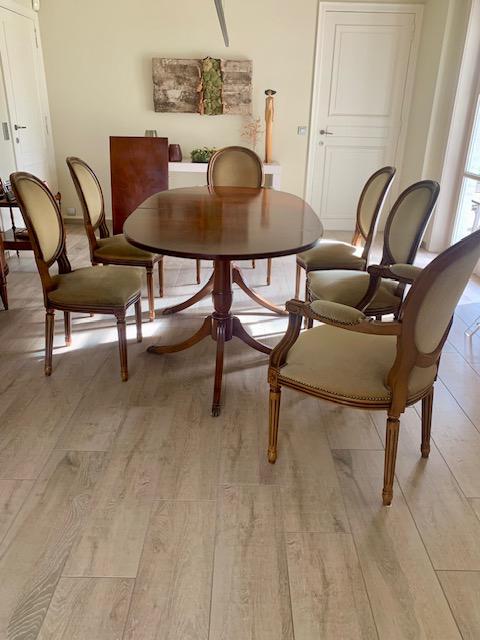 Ovalen Engelse tafel met 6 médaillon stoelen stijl LouisXVI, Huis en Inrichting, Tafels | Eettafels, Ophalen, 200 cm of meer, 50 tot 100 cm