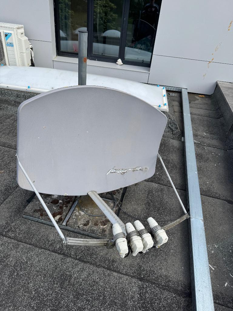 Schotel antenne installatie Visiosat dreambox met 4 LNBs, Enlèvement, Utilisé, Antenne (parabolique), Dreambox