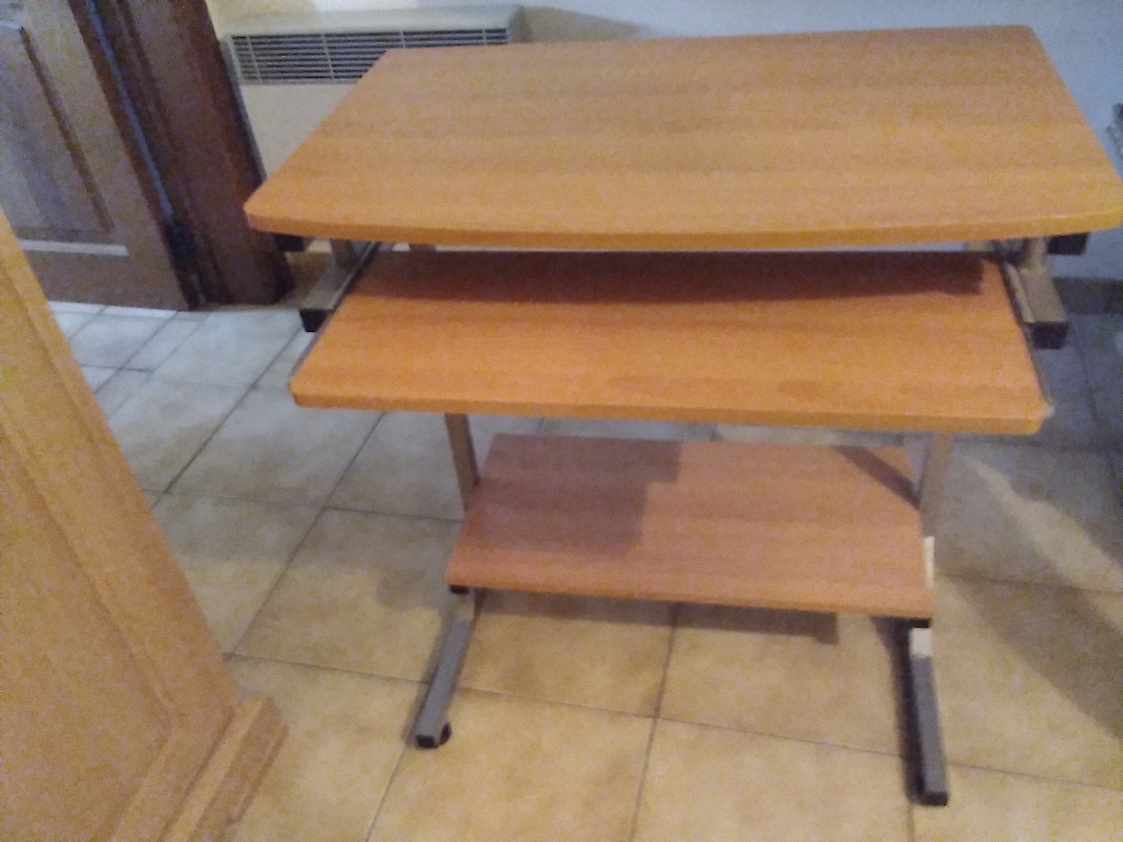 BUREAU D'ORDINATEUR POUR ORDINATEUR PORTABLE OU ORDINATEUR, Enlèvement