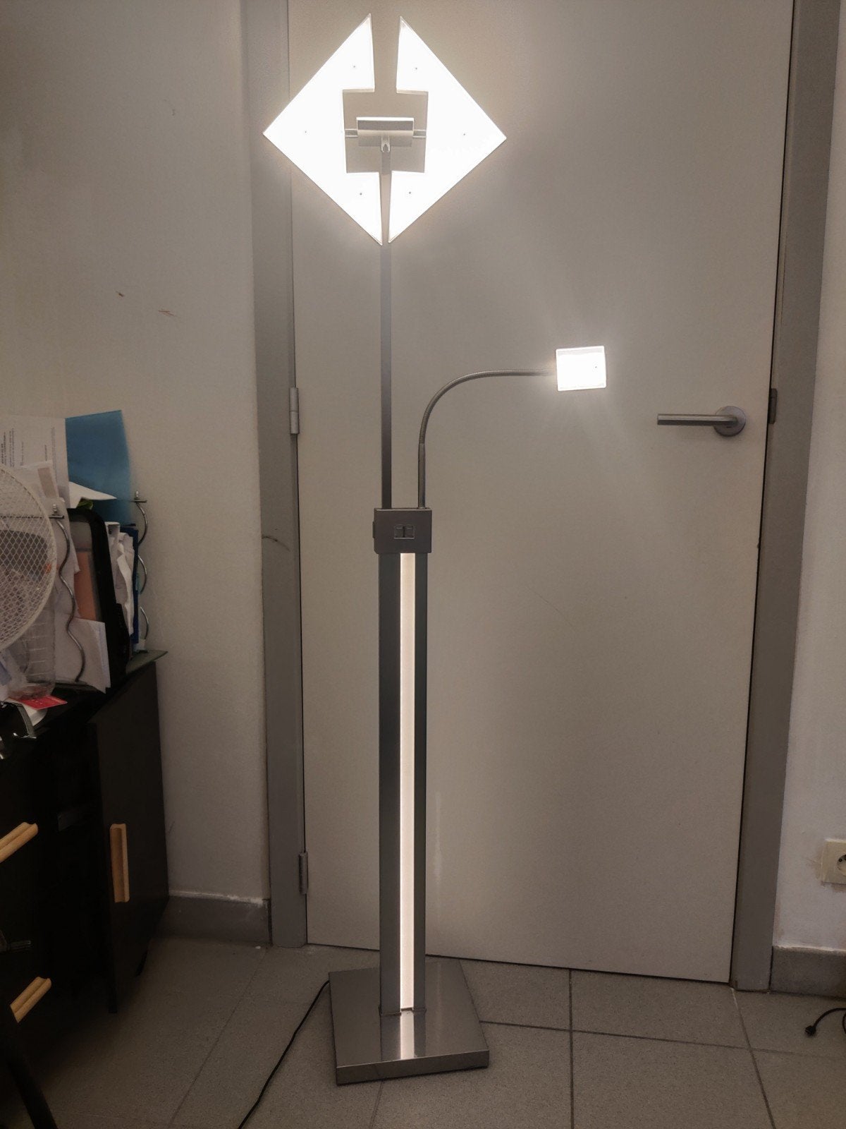 LED floor lamp with reading light., Enlèvement