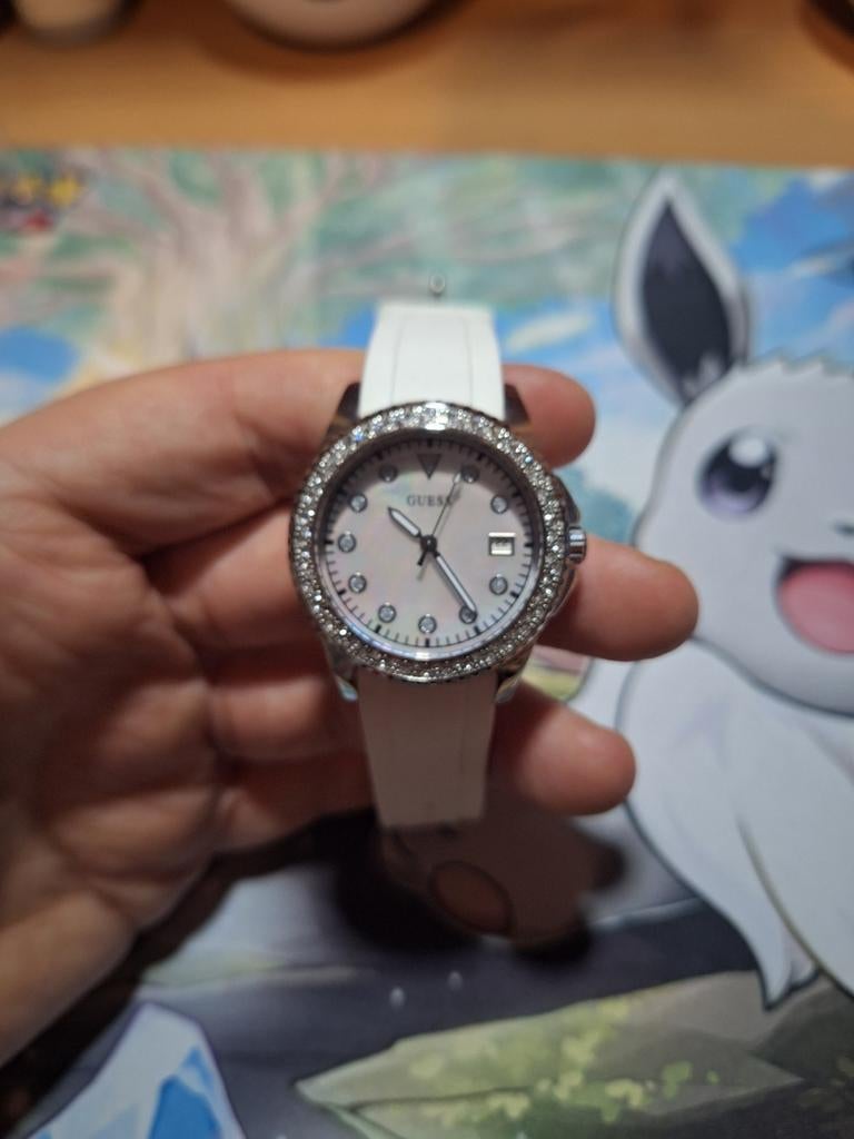 GUESS Spritz dameshorloge wit met kristallen – goeie staat, Enlèvement, Comme neuf, Montre-bracelet, Guess
