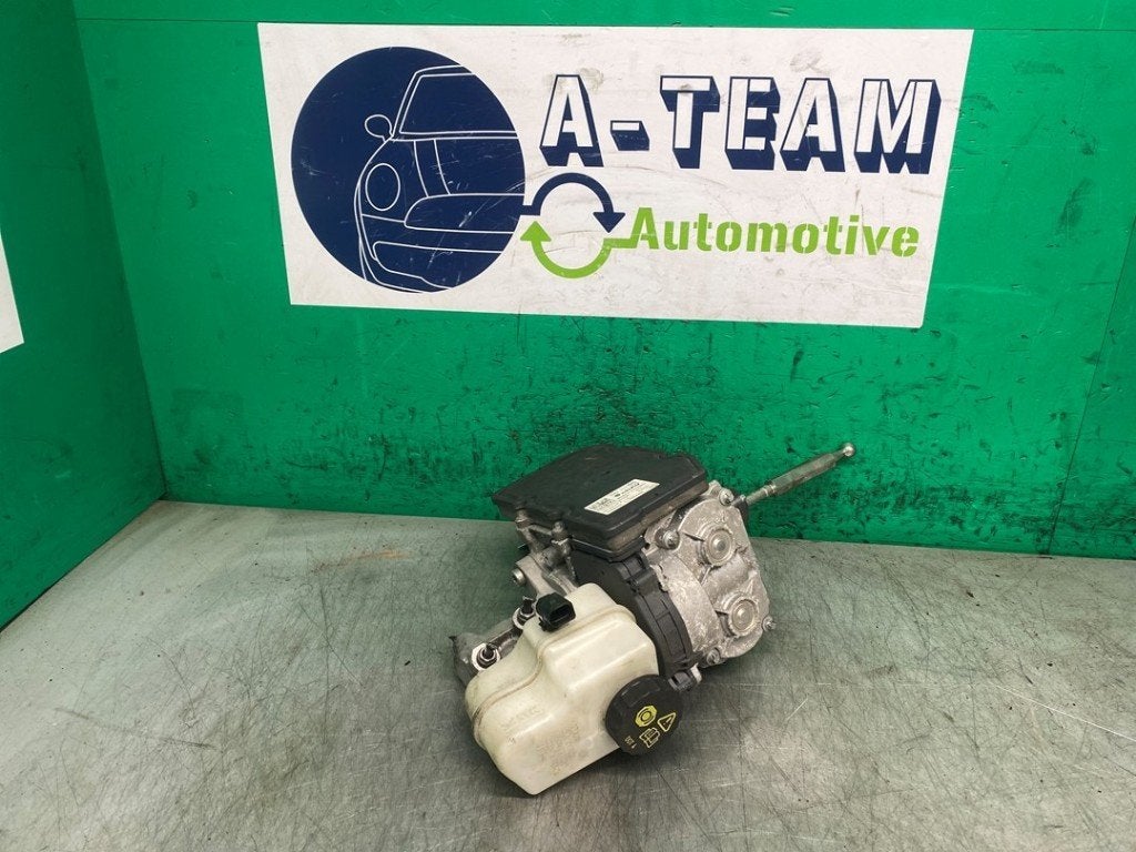 HOOFDREMCILINDER A3 Sportback (8VA / 8VF) (|5QE614105P|), Info@audi.de, Audi, Audi AG, Gebruikt