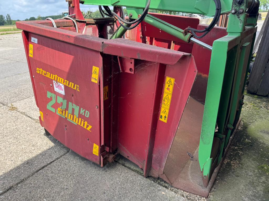 Voerbak strautmann 220 KD, Zakelijke goederen, Landbouw | Werktuigen, Ophalen, Veehouderij, Voertechniek