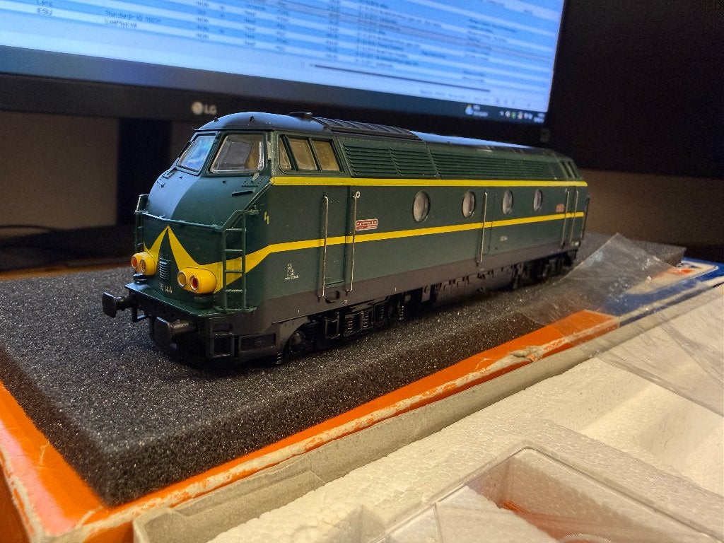 Roco 43593 – SNCB 212.143 – H0 – Digital + LED, Hobby & Loisirs créatifs, Trains miniatures | HO, Roco, Locomotive, Envoi, Courant continu