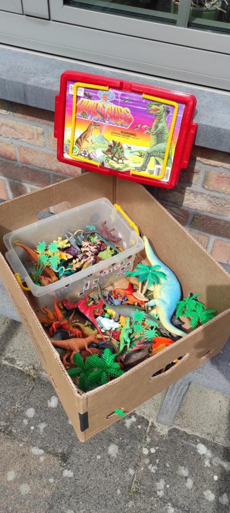 Dino's 84 stuks+ bijbehorende opbergkoffer., Ophalen