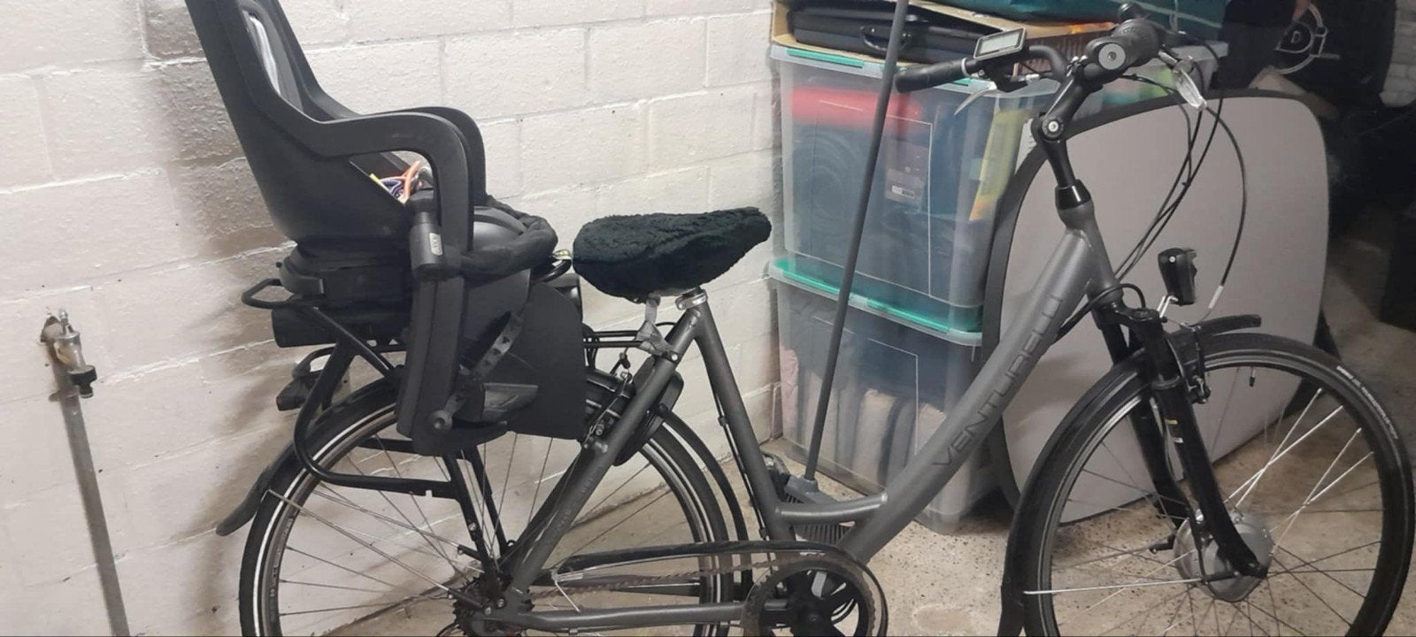 Een venturelli electrische damesfiets, Enlèvement