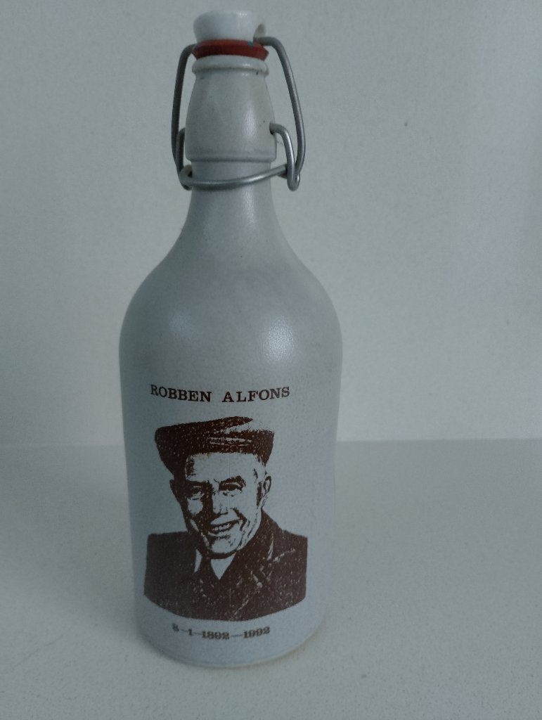 Robben Alfons Beerse : bouteille en pierre, Enlèvement ou Envoi
