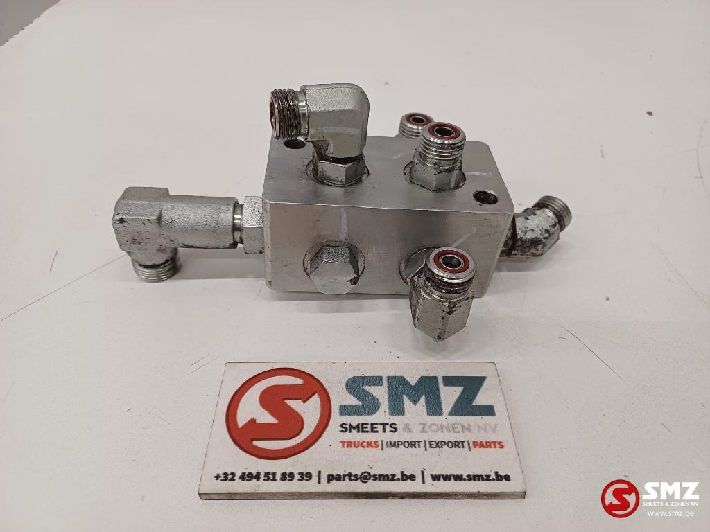 Hydraulic block Caterpillar, Articles professionnels, Machines & Construction | Pièces