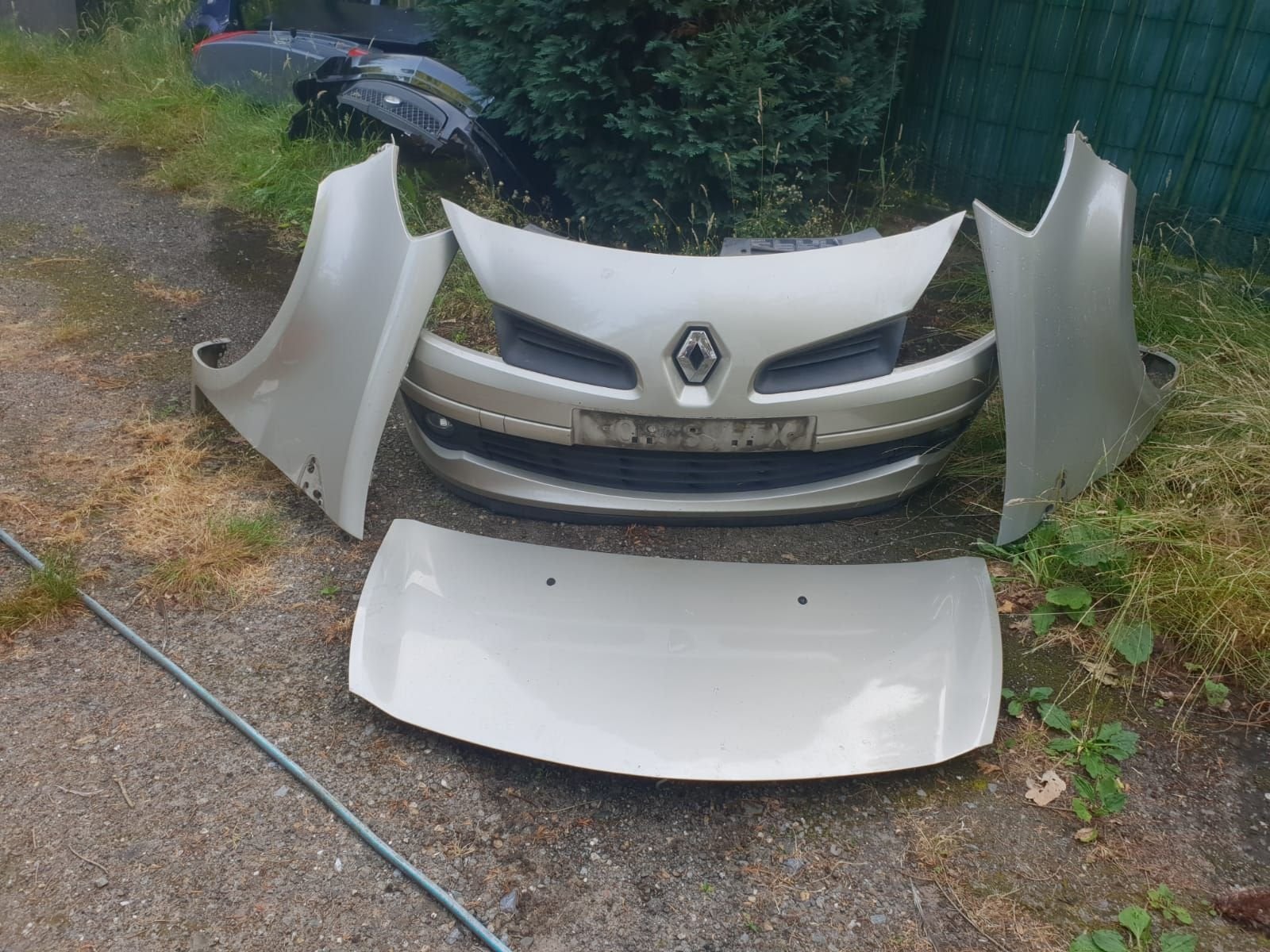 RENAULT CLIO 3 VOORBUMPER+MOTORKAP +VOORSCHERMEN  CODE 195, Gebruikt, -, -, Ophalen of Verzenden