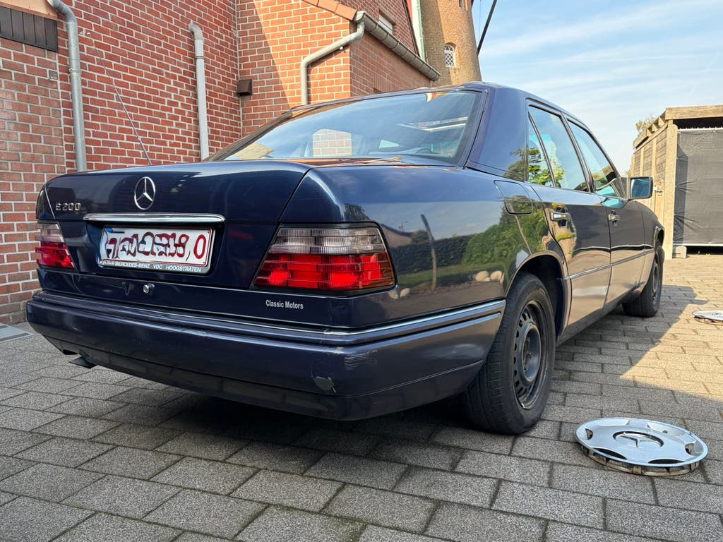 Mercedes E200 oldtimer, foto 8