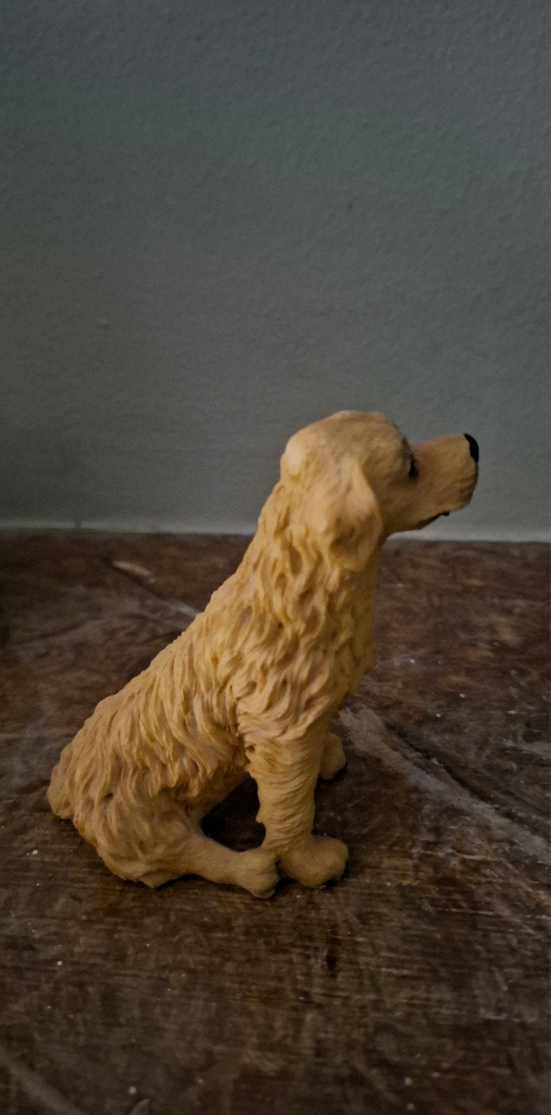 Klein beeldje van hond. Golden retriever, Ophalen