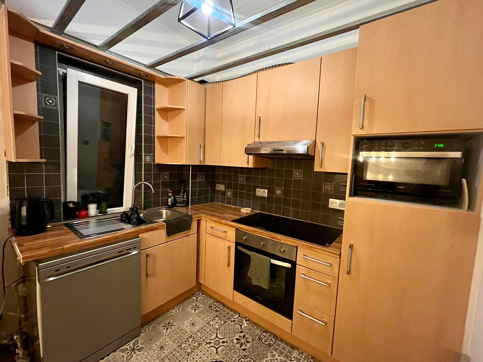Cuisine: meubles+plan de travail+évier+hotte+lave-vaisselle, Composite, Autres couleurs, Enlèvement, Utilisé