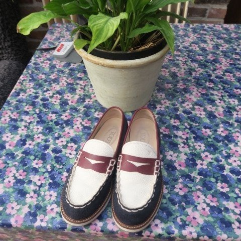 Loafers leder blauw rood wit Tod's mt 38,5, Kleding | Dames, Schoenen, Overige kleuren, Instappers, Nieuw, Ophalen of Verzenden