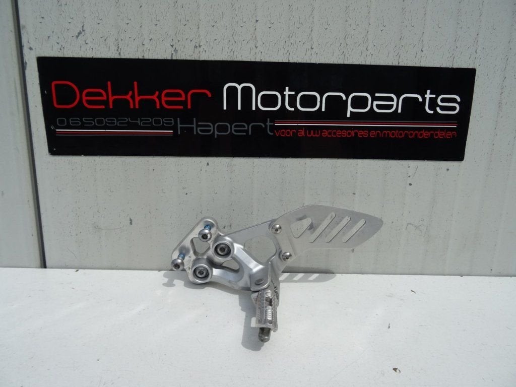 Linker Voetsteun Suzuki GSXR750 / GSXR600 2006-2007 K6 K7, Motoren, Gebruikt, -, -, Ophalen of Verzenden