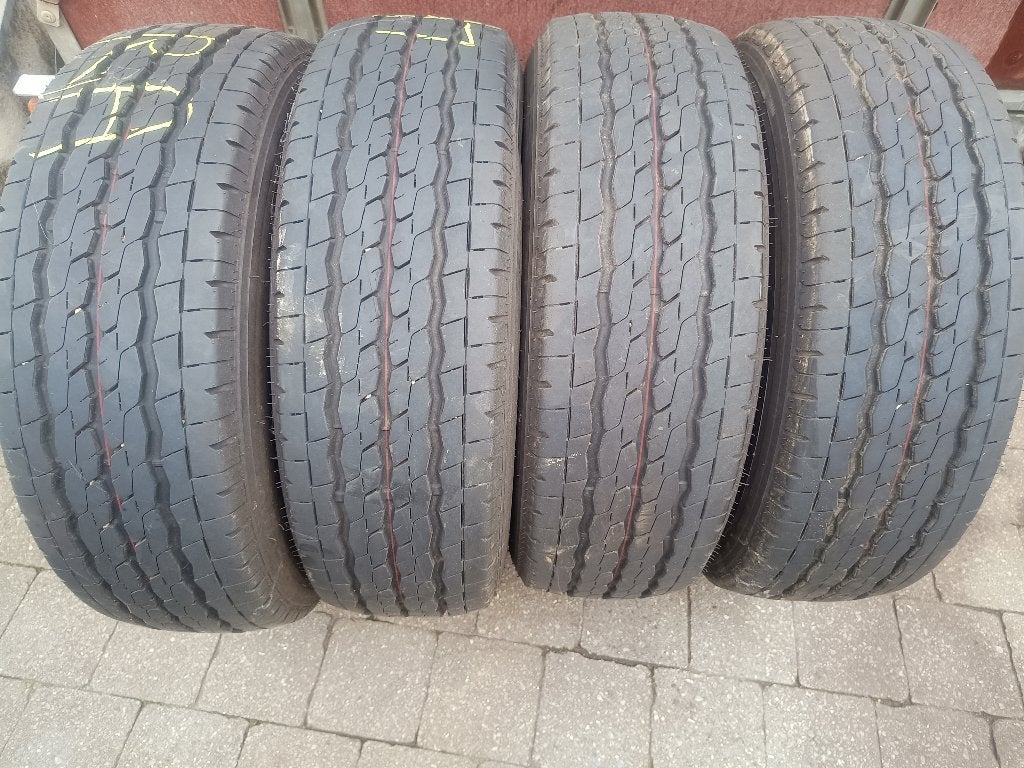 Les pneus 215/65R16C 109/107, Autos : Pièces & Accessoires, Pneus & Jantes, 215 mm, 16 pouces, Pneu(s), Enlèvement