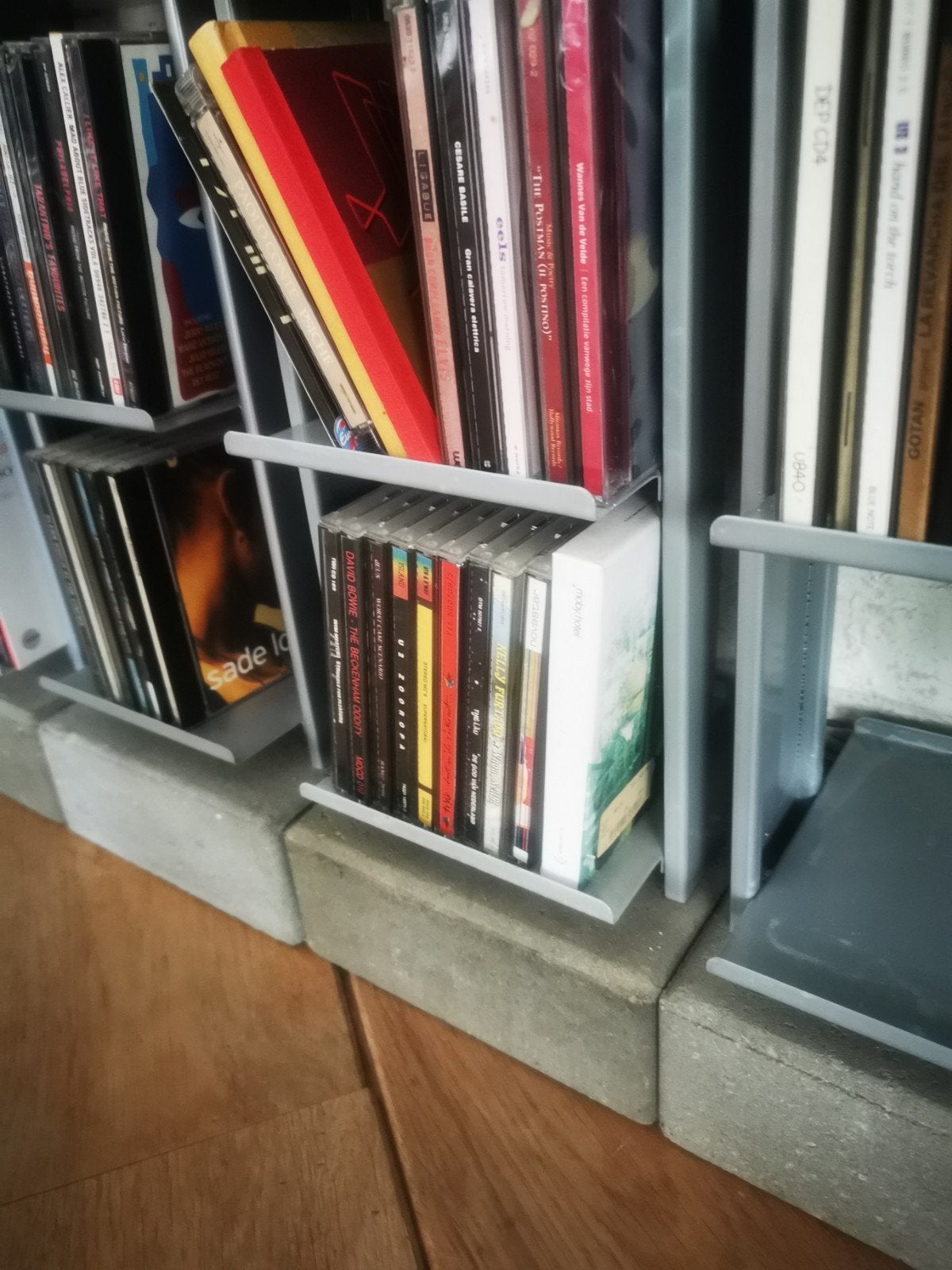 Cd rek Jutis CD Tower Ikea 2001  metaal en beton., Enlèvement, Utilisé