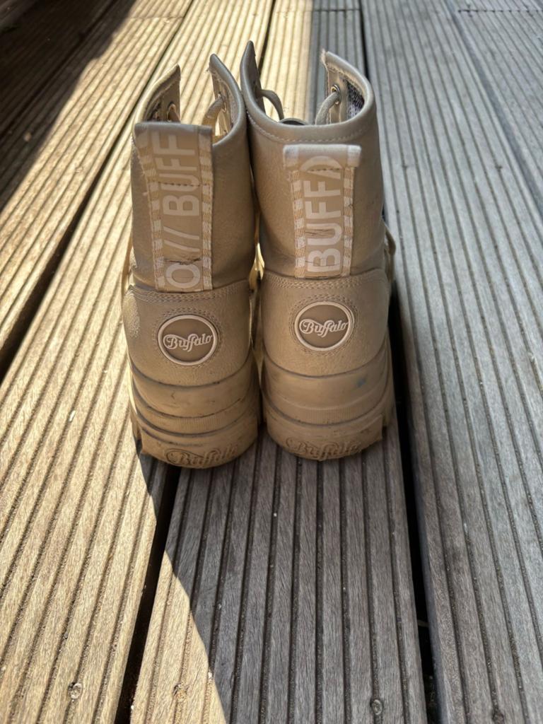 Buffalo beige/off-white platform biker boots / veterlaarsjes, Vêtements | Femmes, Chaussures, Comme neuf, Chaussures de marche