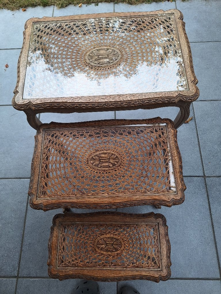Nesting tables - Lodewijk XV stijl, Ophalen