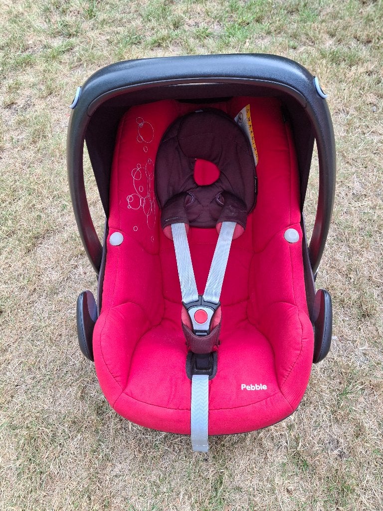 Maxi Cosi Pebble (rood), Autogordel of Isofix, Zo goed als nieuw, Maxi-Cosi, Ophalen