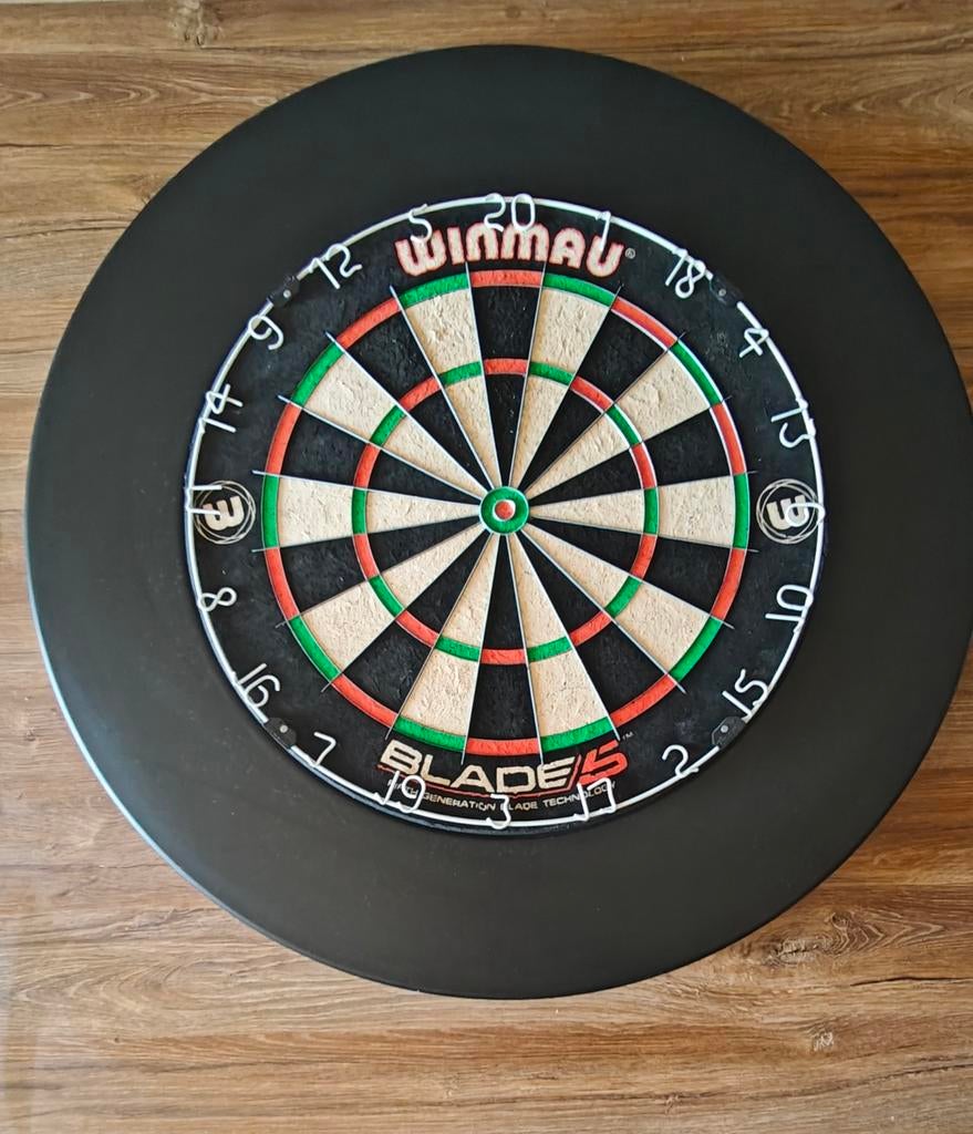 Dartbord Winmau Blade 5 + mousse, Sport en Fitness, Darts, Ophalen
