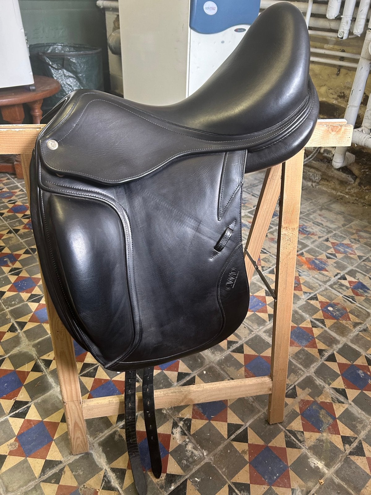 Selle de dressage CWD, Housse de selle incluse, Comme neuf, Enlèvement, Dressage
