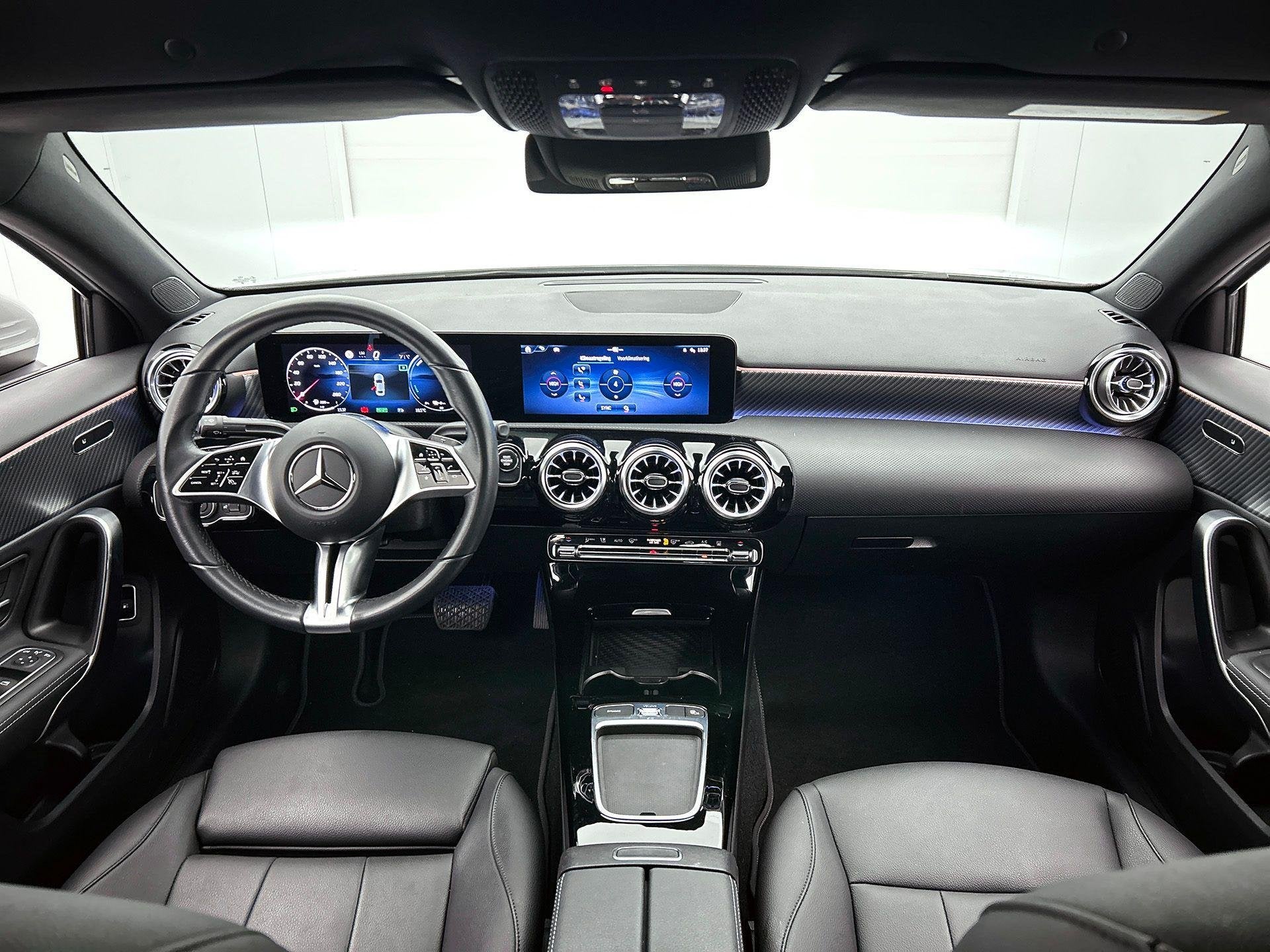 Mercedes-Benz A-klasse 250 e Berline Luxury Line | Trekhaak, Auto's, 4 deurs, Stof, Gebruikt, Euro 6