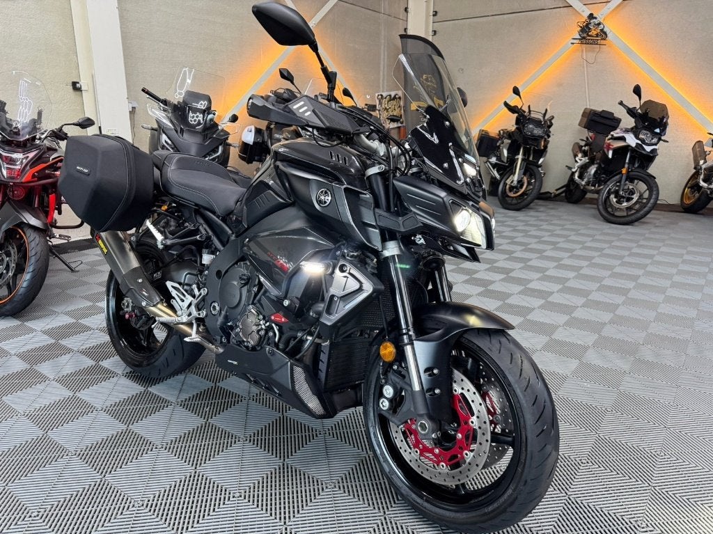YAMAHA MT 10 * GARANTIE * 2017 * AKRAPOVIC, Occasion, 4 cilinders, Motorrijbewijs A, Handvatverwarming