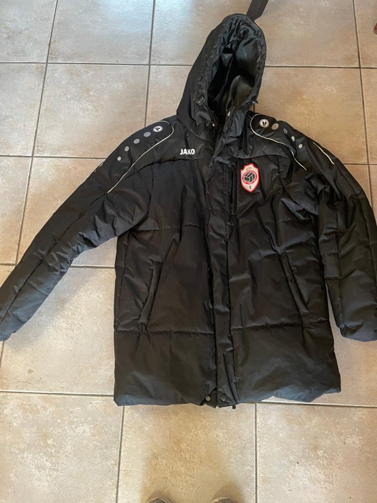 NIEUW Jako Winterjas Zwart maat Large - Royal Antwerp FC, Ophalen, Nieuw, Maat 52/54 (L), Zwart