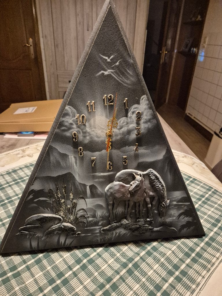 wandklok met paarden, Huis en Inrichting, Woonaccessoires | Klokken, Ophalen of Verzenden, Zo goed als nieuw, Analoog, Wandklok