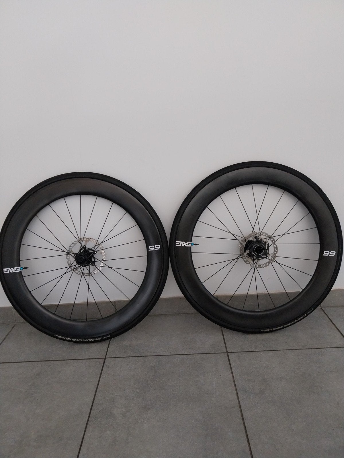 Disque en carbone ENVE Foundation 65 mm
Parfait état
Carross, Vélos & Vélomoteurs, Enlèvement ou Envoi, Comme neuf, ENVE, Carbone