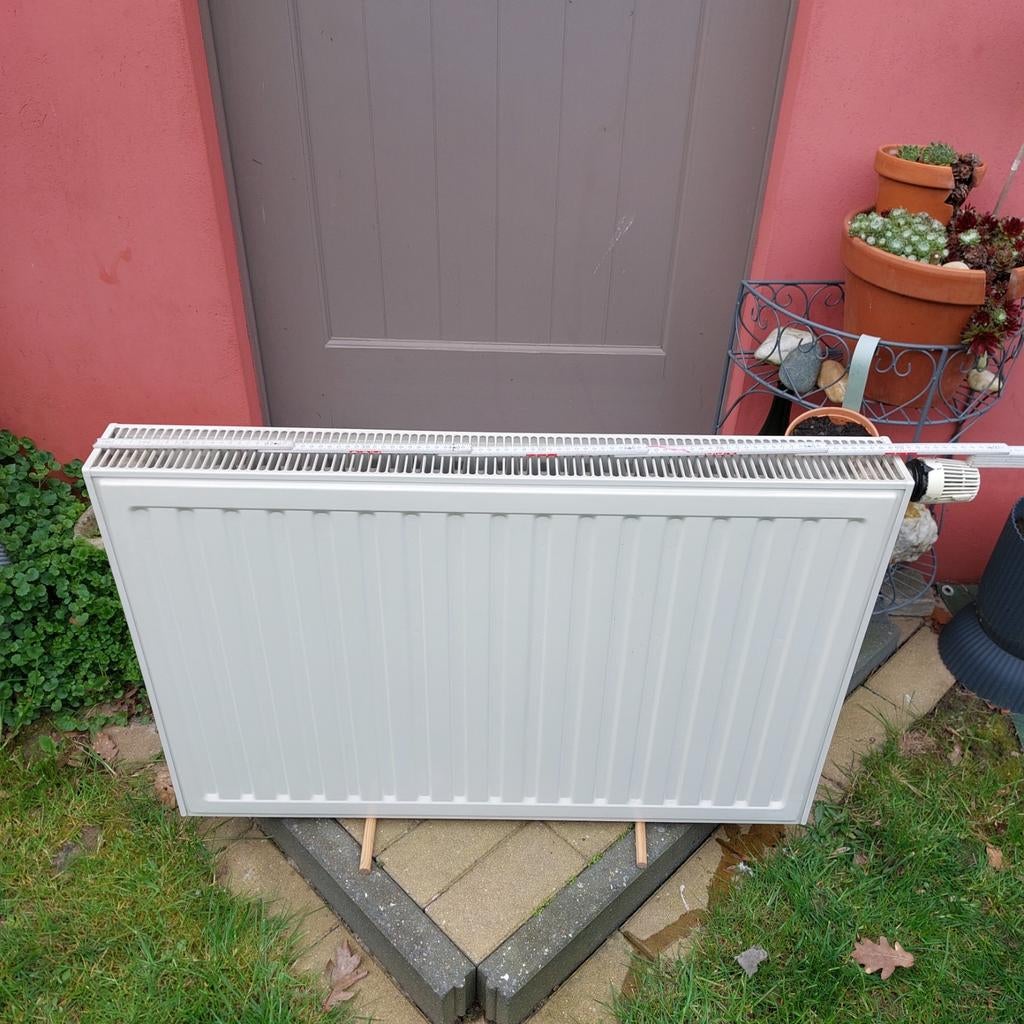 Radiateur 90x60x11 plus vanne thermostatique, Bricolage & Construction, Enlèvement, Radiateur