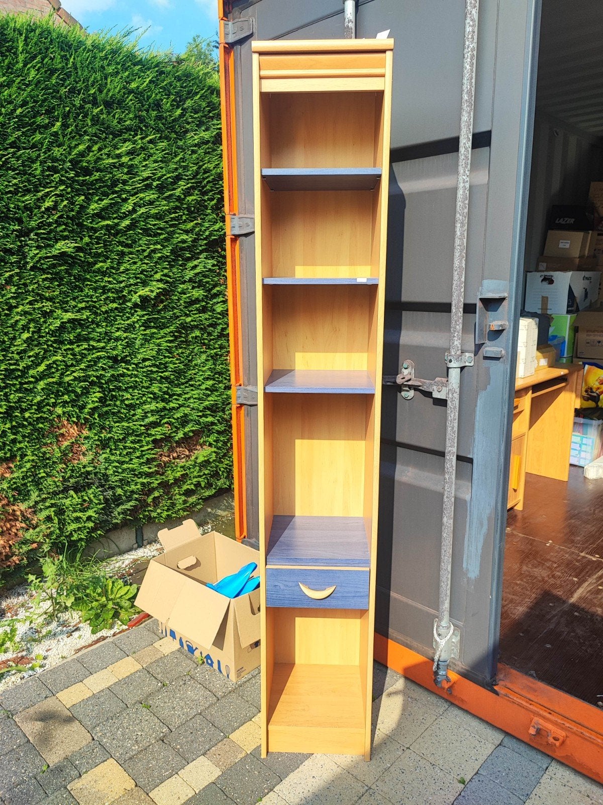 Smal boekenkast, Ophalen