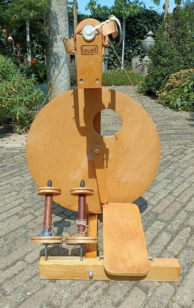 LOUET spinnewiel met 3 klossen en twijnrek (BD), Ophalen of Verzenden, Gebruikt, Spinnewiel