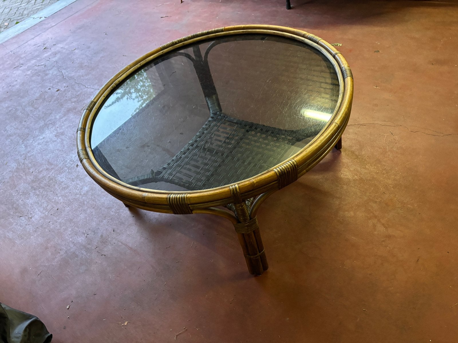 Vintage rotan salontafel met glazen blad, Ophalen, 50 – 75, Gebruikt, Rond