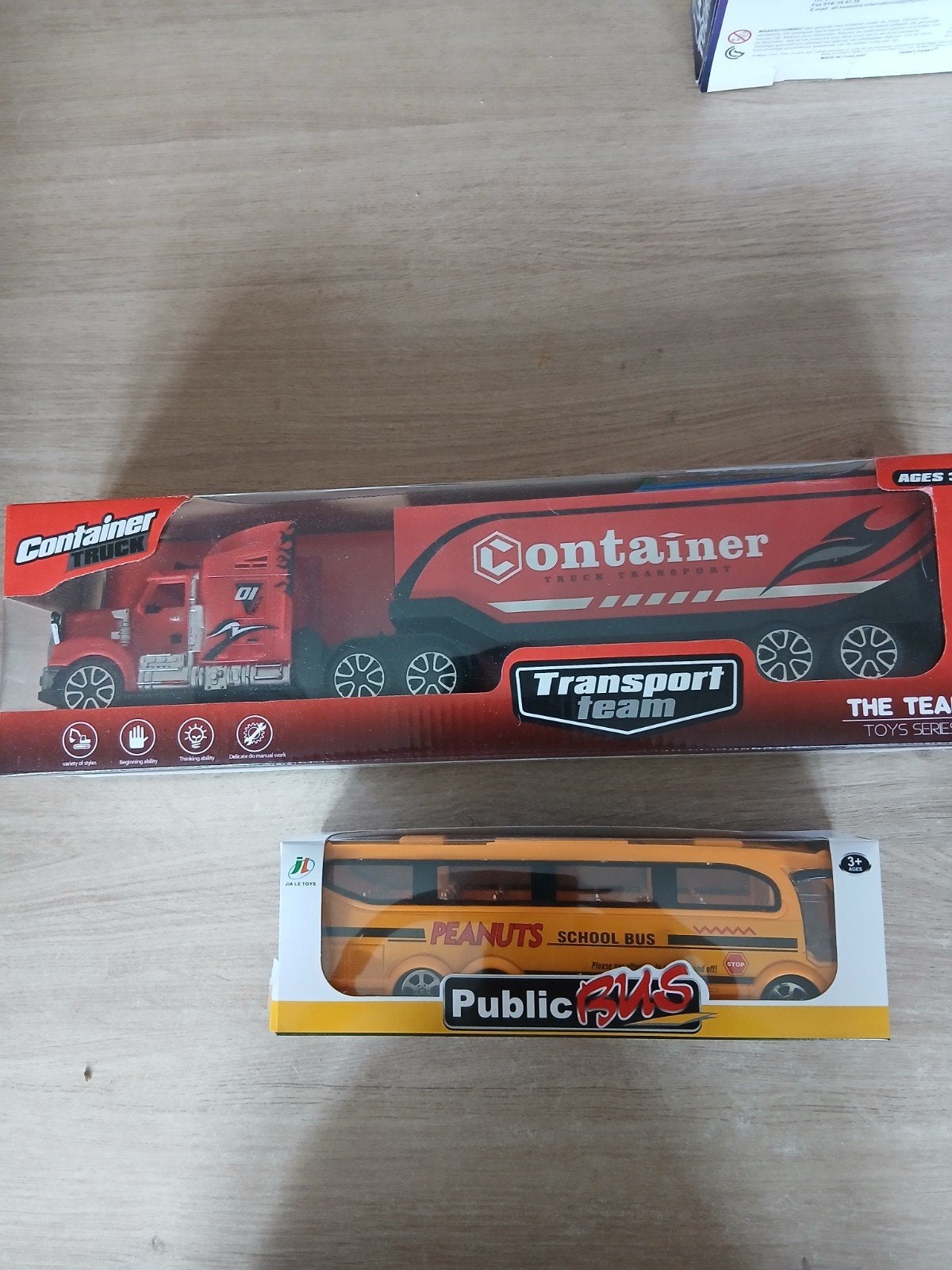 Camion en bus  2 stuks voor 5 €, Hobby en Vrije tijd, Ophalen