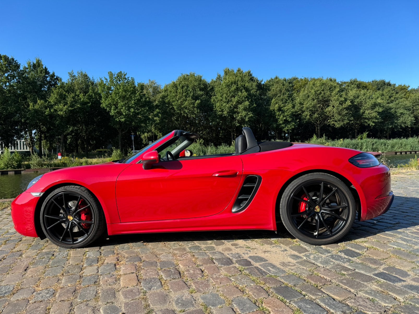 Eyecatcher Porsche 718 Boxster S Cabriolet van 2017, Autos, Porsche, Rouge, Achat, Cabriolet, Noir