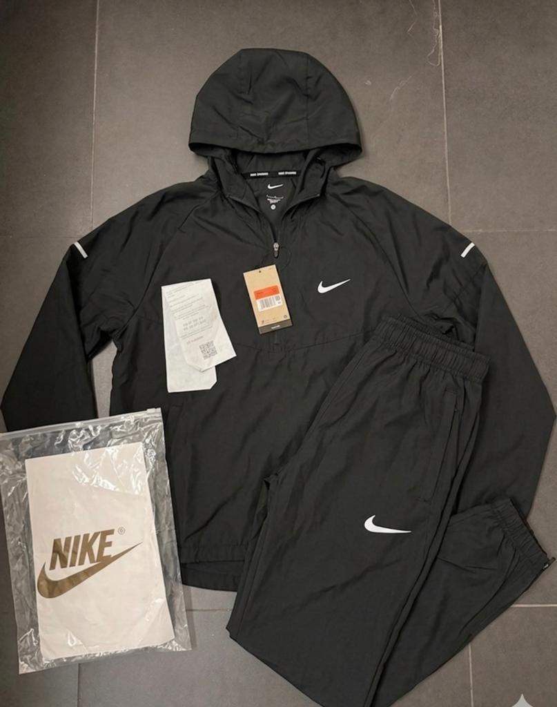 Nike Miler Trainingspak - Nieuw met kaartjes - Maat S, Kleding | Heren, Sportkleding, Ophalen of Verzenden