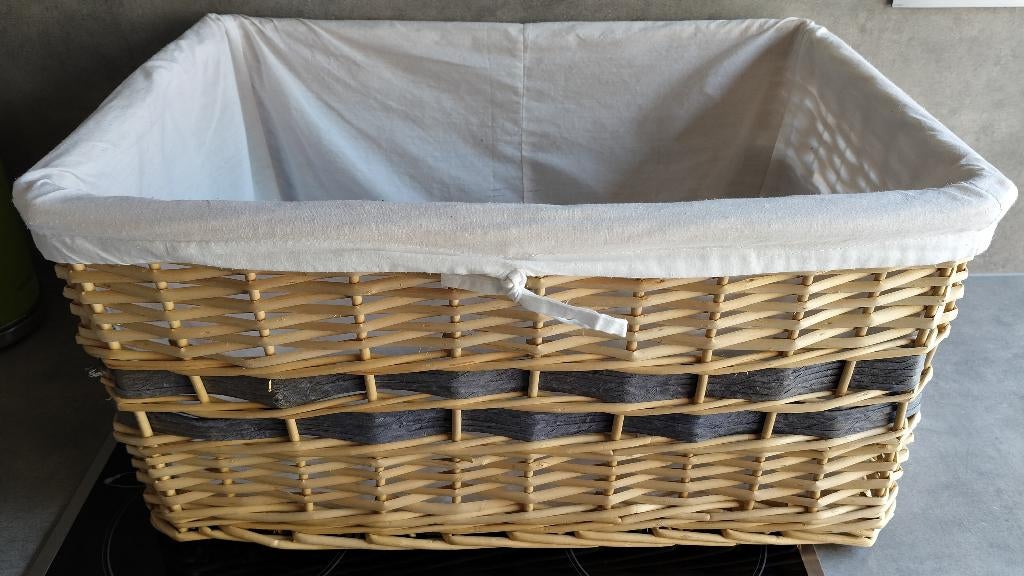 grote rieten mand met binnenbekleding, Ophalen, Gebruikt, Mand, Riet