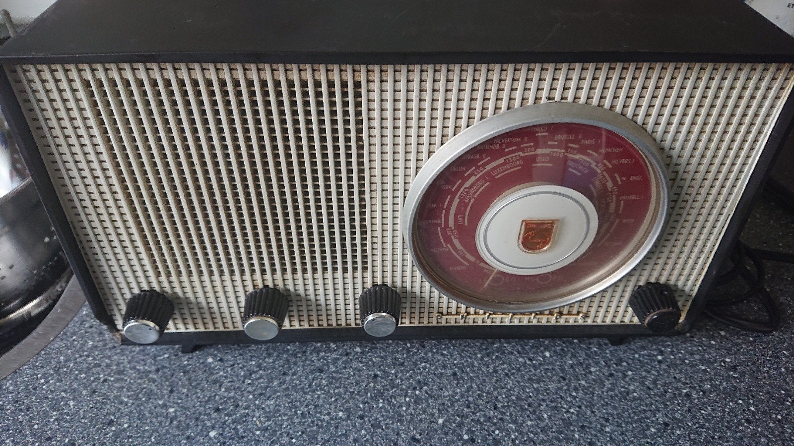 Kleine Philips bakelieten buizenradio, Ophalen of Verzenden