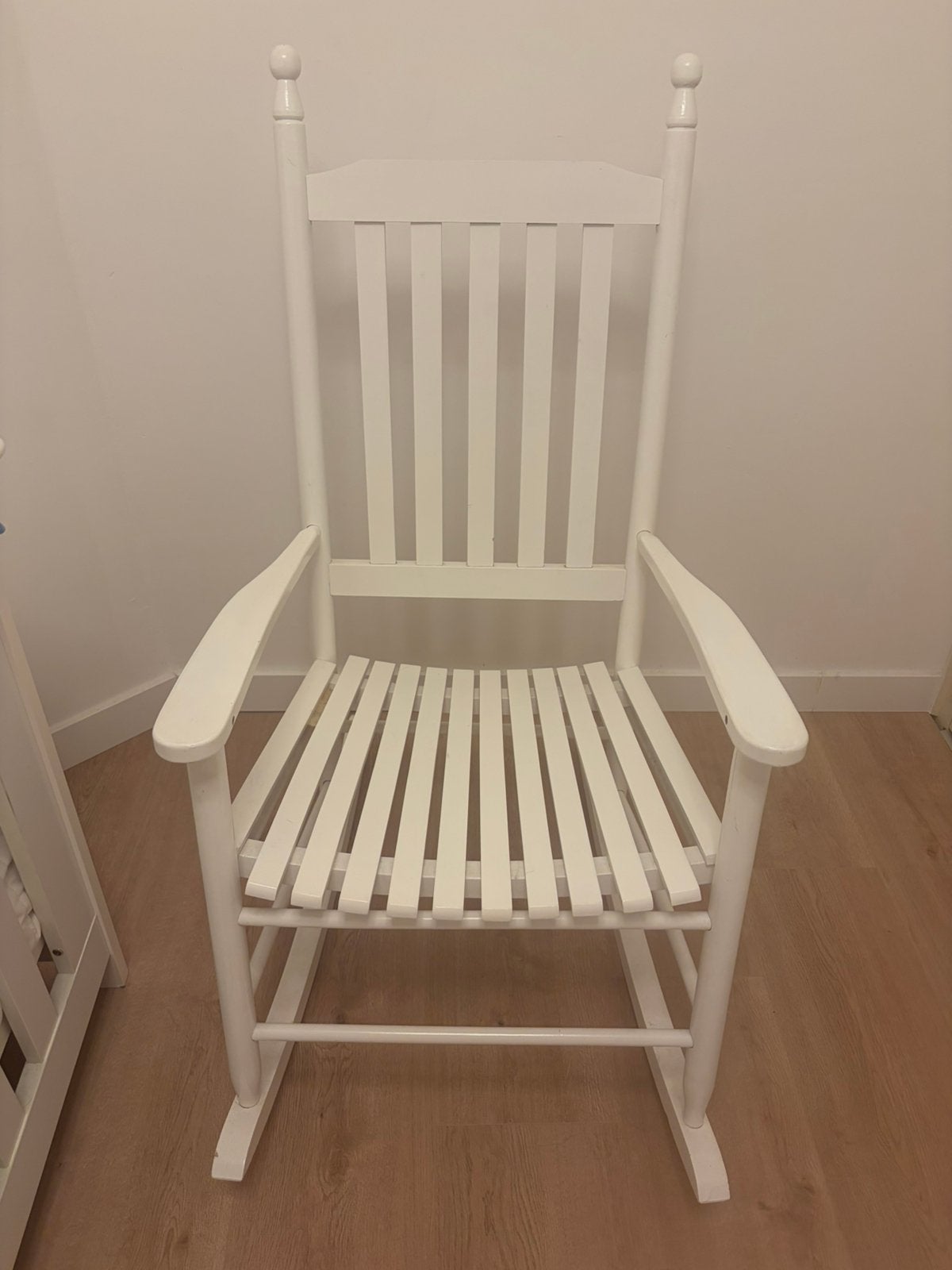 Witte houten schommelstoel, Ophalen, Zo goed als nieuw